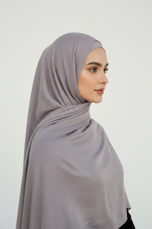 Modal Hijab - porträtt, ren studiobakgrund